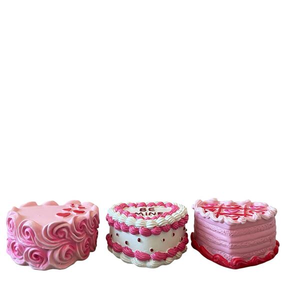 VIRAL Sweet Treats Pink Mini Cakes Set of 3 Valentine's Day Holiday Decor New - Picture 12 of 16